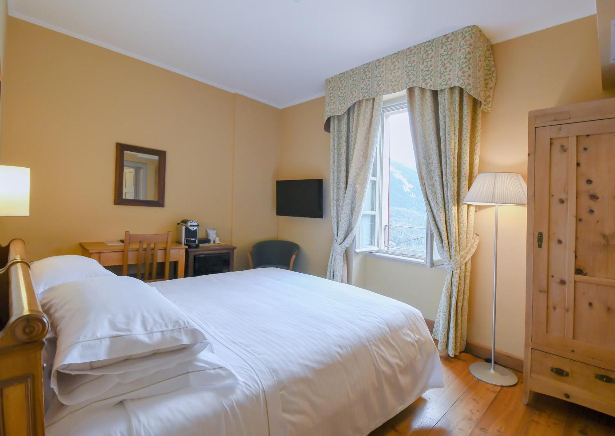 Qc Terme Grand Hotel Bagni Nuovi Бормио Екстериор снимка A room at the hotel