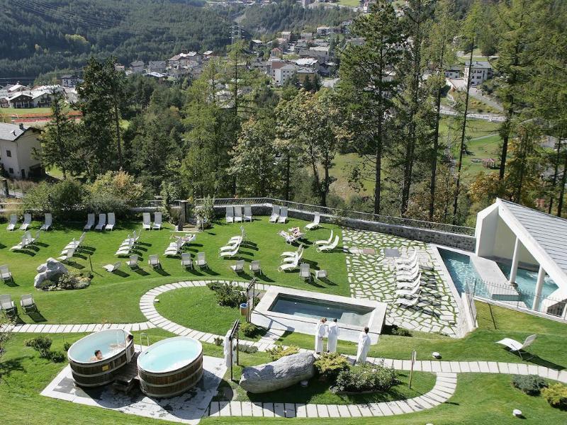 Qc Terme Grand Hotel Bagni Nuovi Бормио Екстериор снимка The 7132 Summit