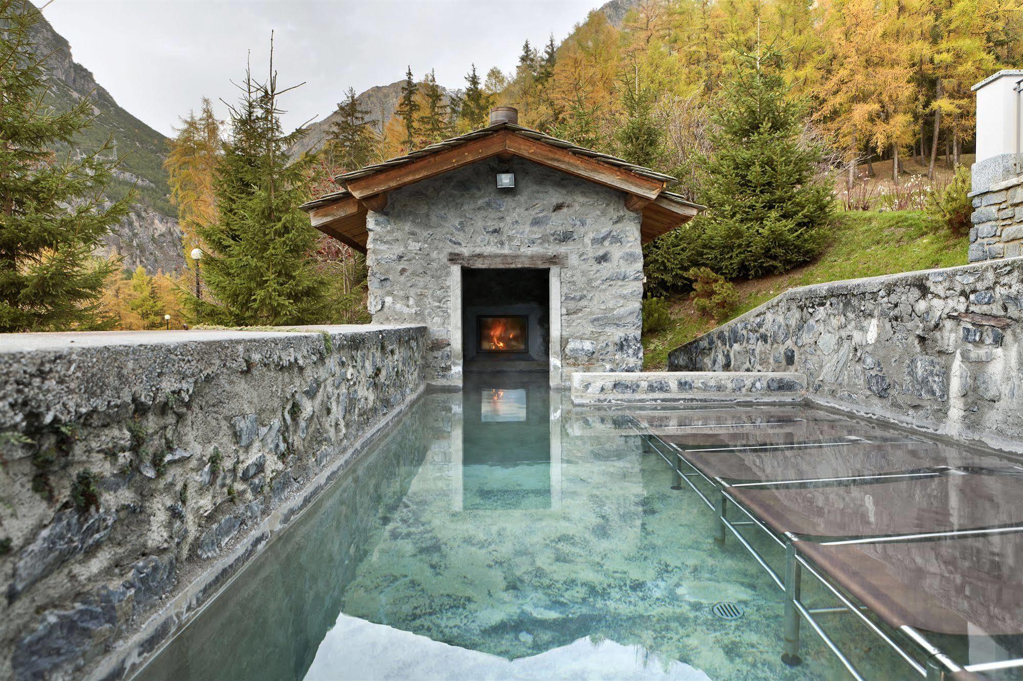 Qc Terme Grand Hotel Bagni Nuovi Бормио Екстериор снимка The thermal baths of Vals