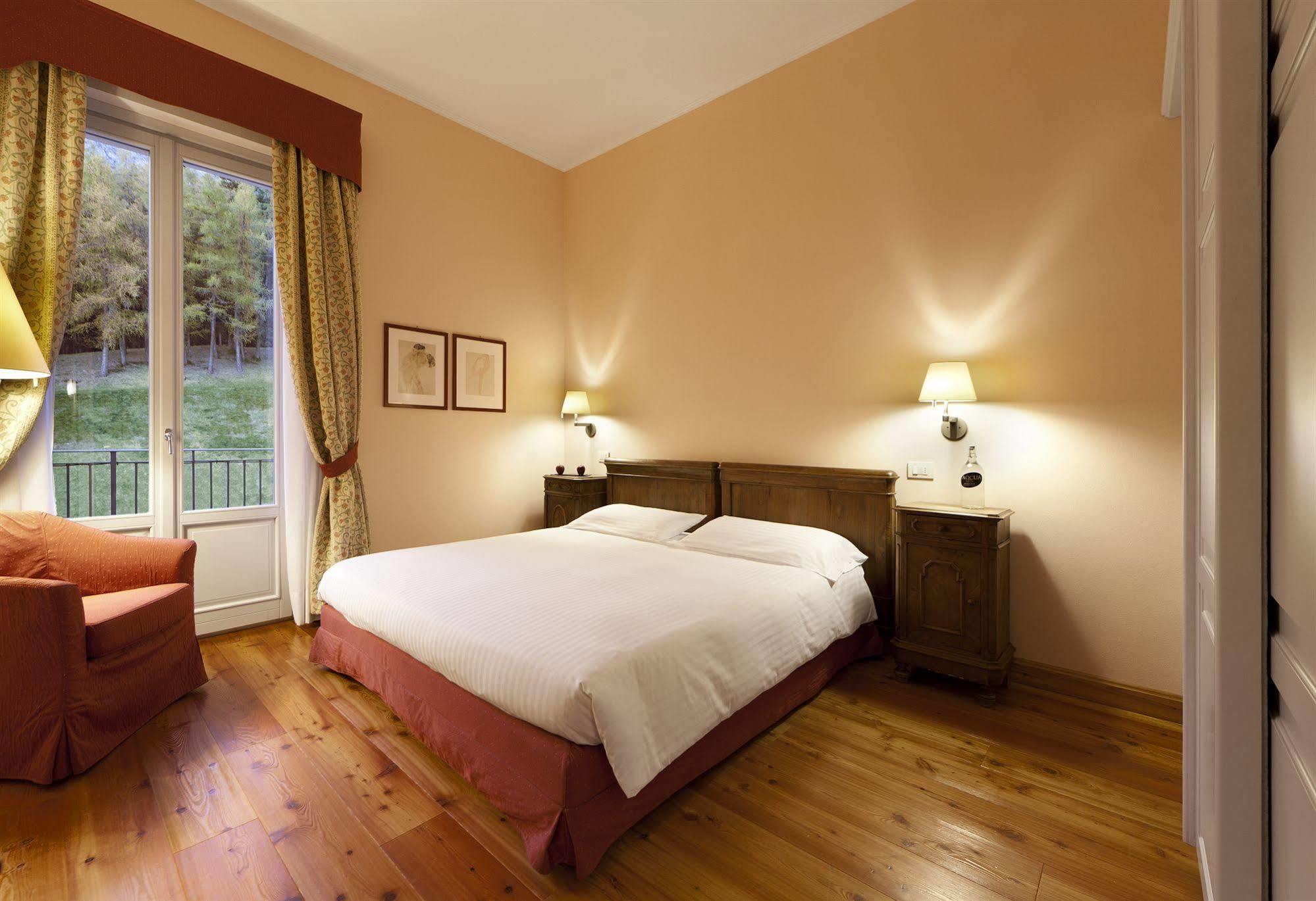 Qc Terme Grand Hotel Bagni Nuovi Бормио Екстериор снимка A room at the hotel