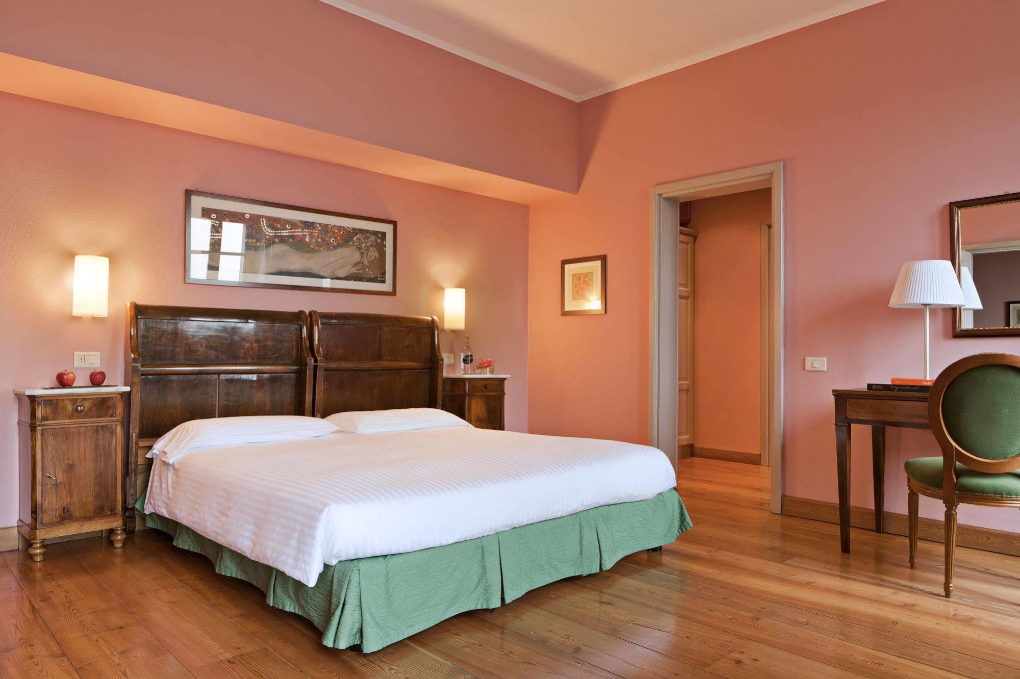 Qc Terme Grand Hotel Bagni Nuovi Бормио Екстериор снимка A room at the hotel
